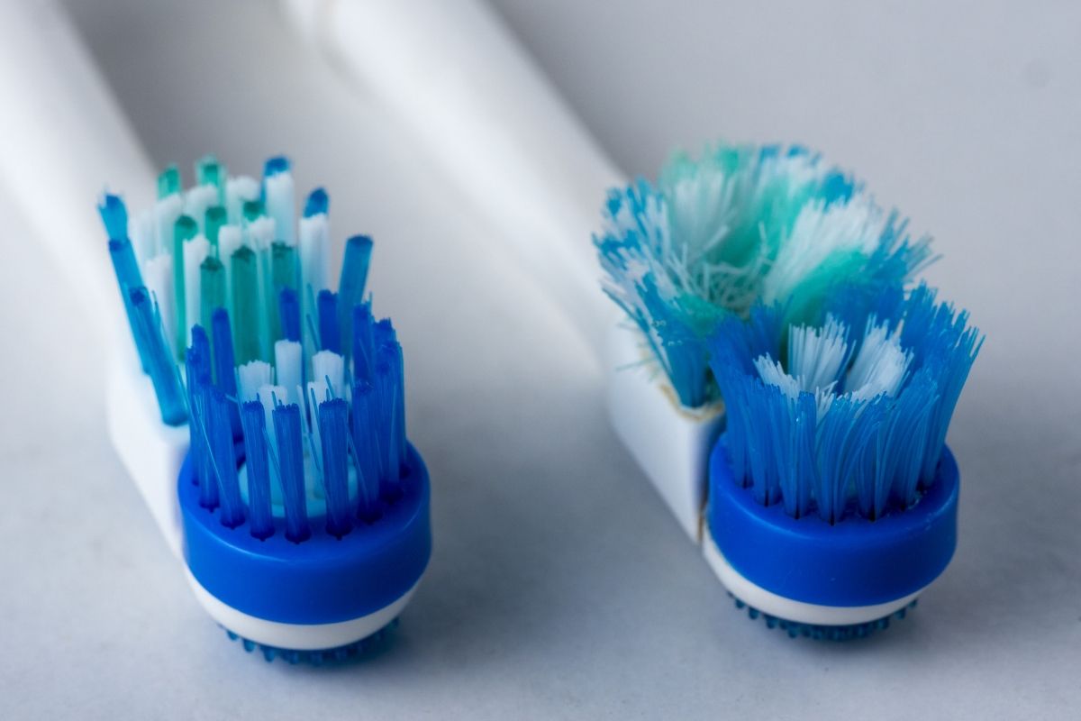 7 Signs It's Time For A New Toothbrush